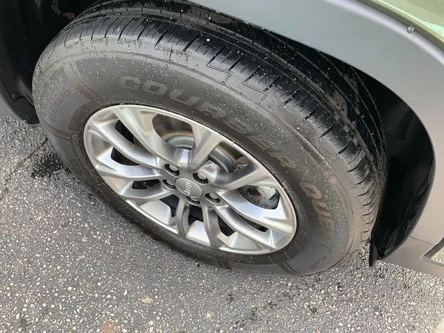 Used 2021 Green Jeep Latitude Lux image 11