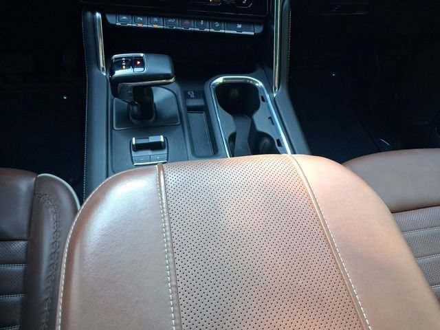 Used 2024 White Frost Tricoat GMC Denali Ultimate image 6