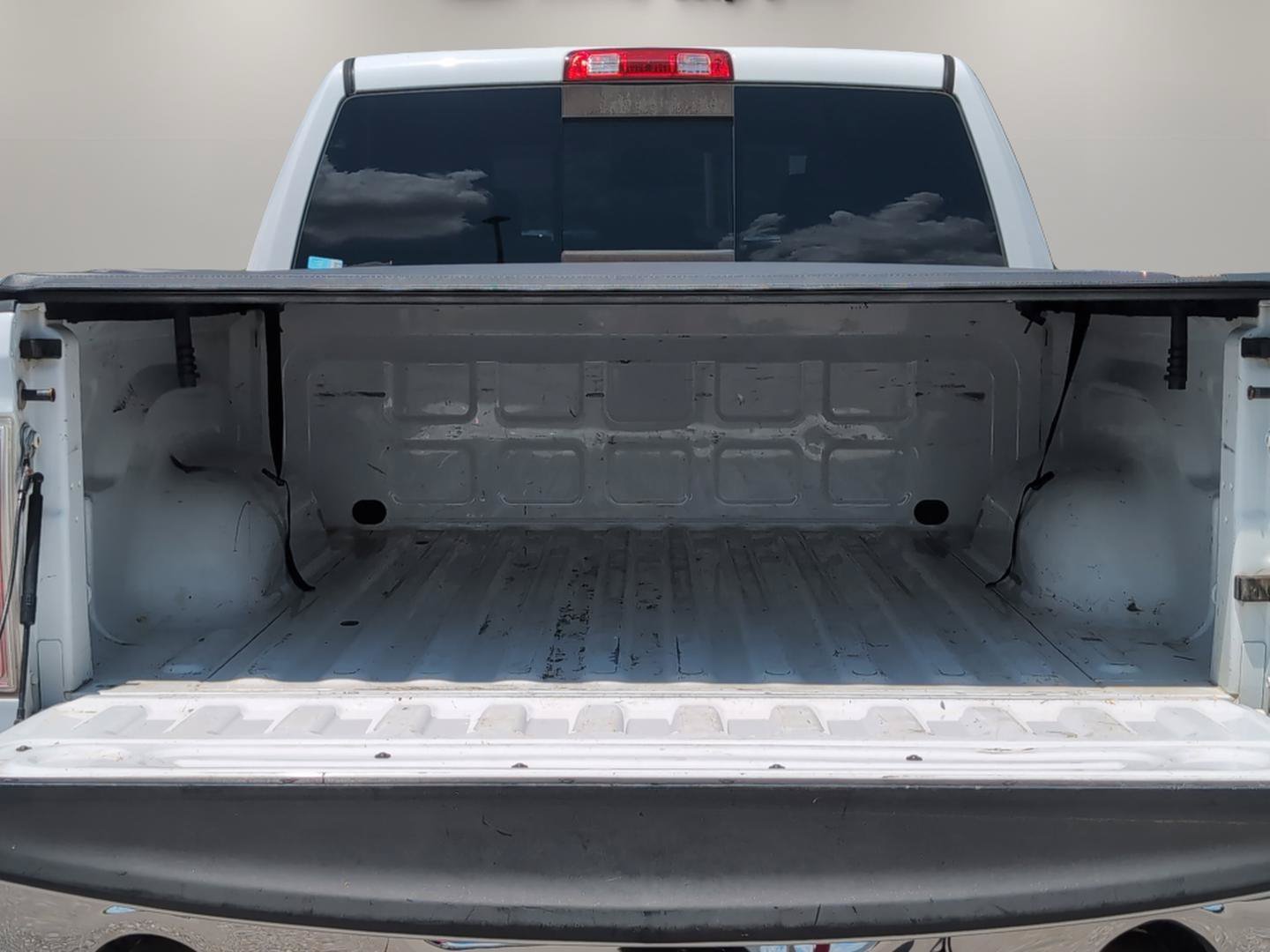 Used 2015 Bright White Clearcoat Ram Laramie image 10