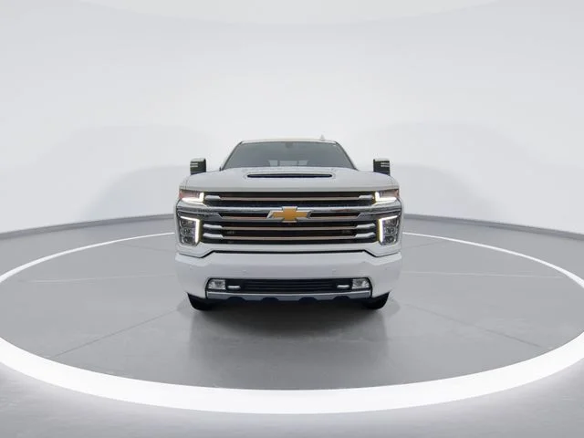 Used 2023 White Chevrolet High Country image 3