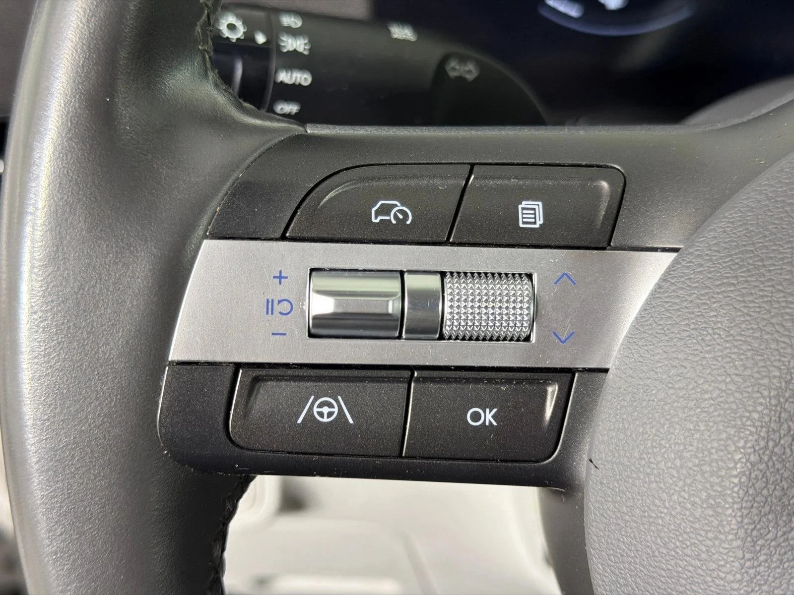 Used 2024 White Hyundai SEL image 24