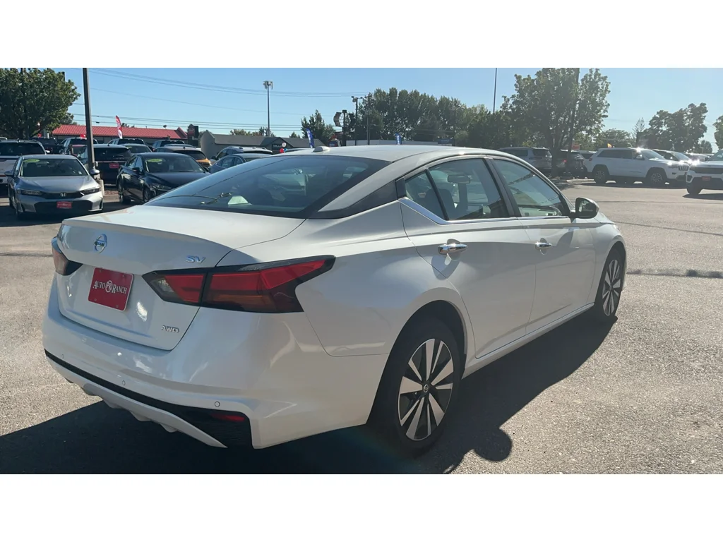 Used 2022 Pearl White Tricoat Nissan 2.5 SV image 5