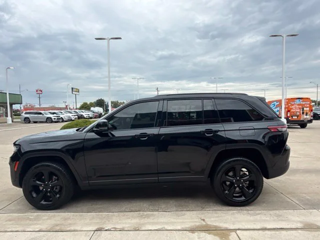 Used 2023 Black Jeep Altitude X image 9
