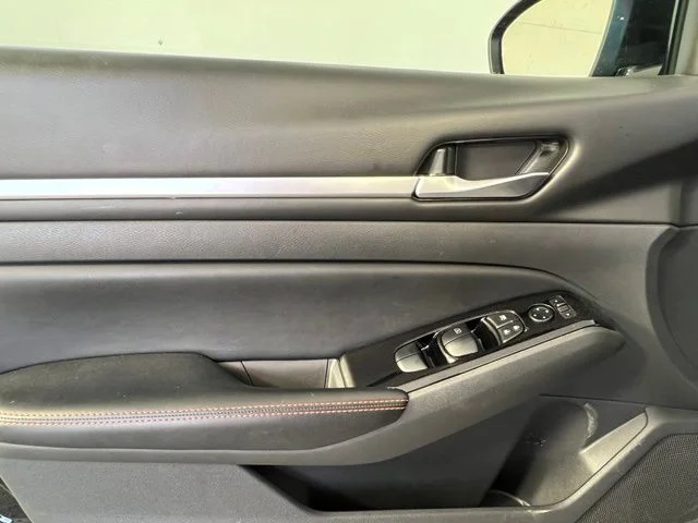 Used 2025 Black Nissan 2.5 SR image 14