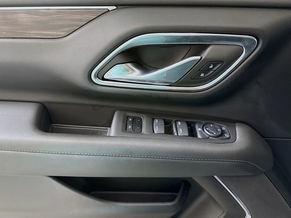 Used 2024 Gray Chevrolet Z71 image 18
