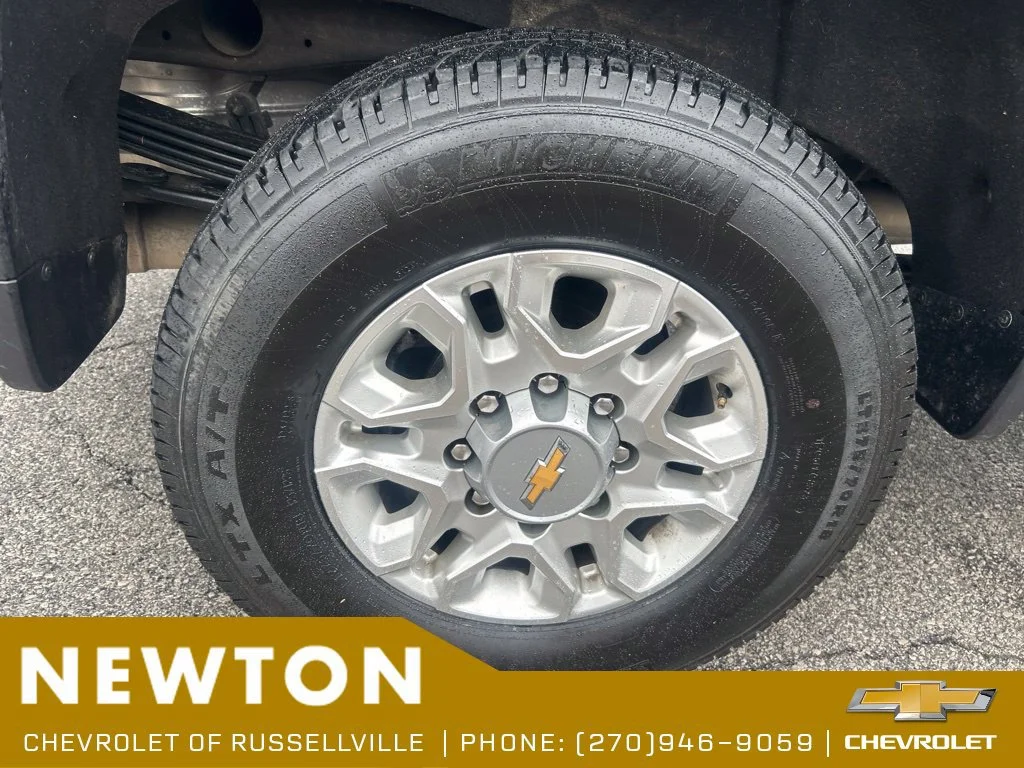 Used 2025 Black Chevrolet LT image 39