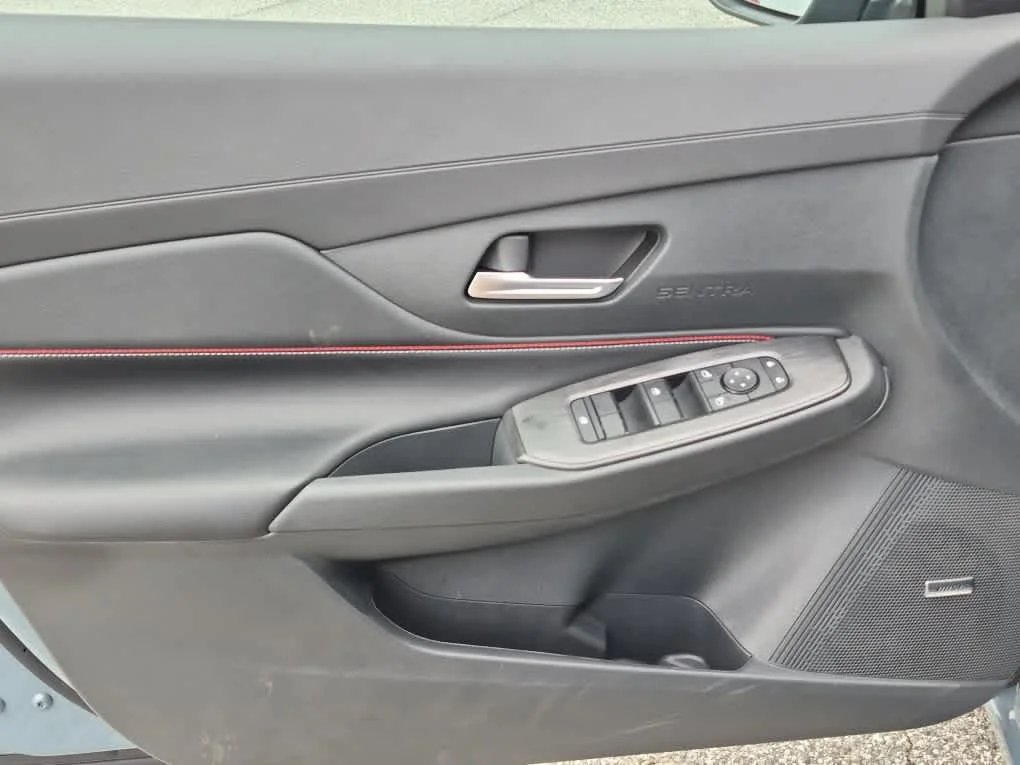 New 2026 Atlantic Gray Metallic Nissan SR image 9