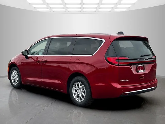 New 2027 Red Hot Pearl-Coat Exterior Paint Chrysler Select image 5