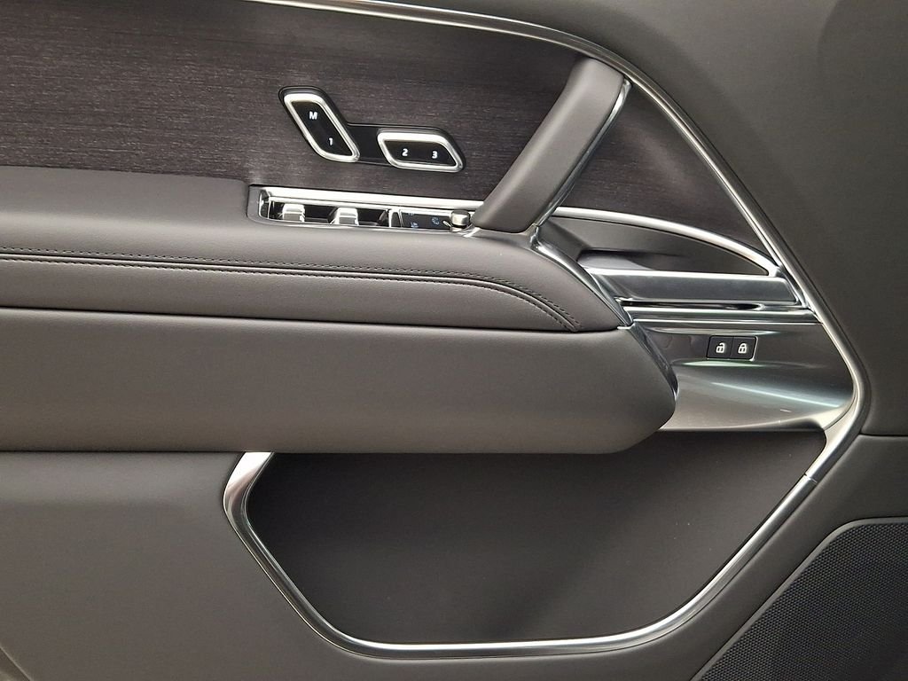 New 2027 Carpathian Grey Land Rover SE image 9