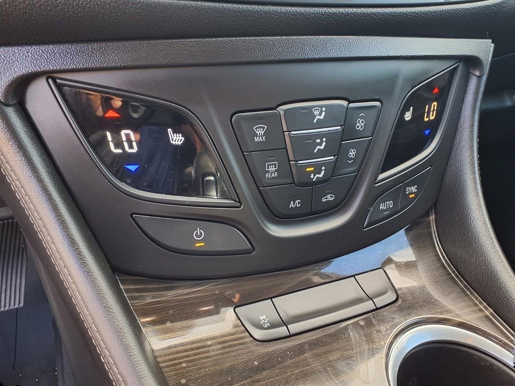 Used 2019 GALAXY SILVER METALLIC Buick Essence image 20