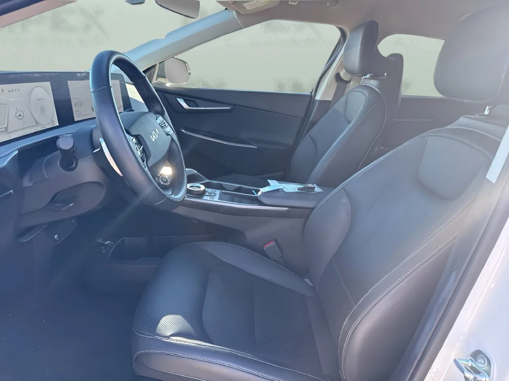 Used 2023 White Kia Wind image 9