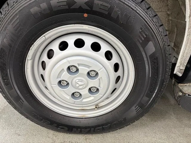 Used 2025 White Ram Base image 22
