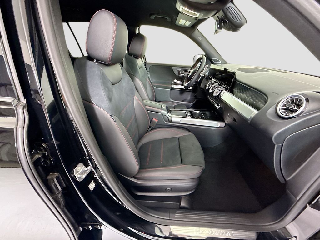 Used 2025 Night Black Mercedes-Benz GLB 250 image 20