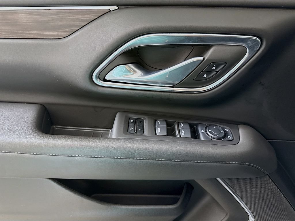 Used 2024 Gray Chevrolet Z71 image 18