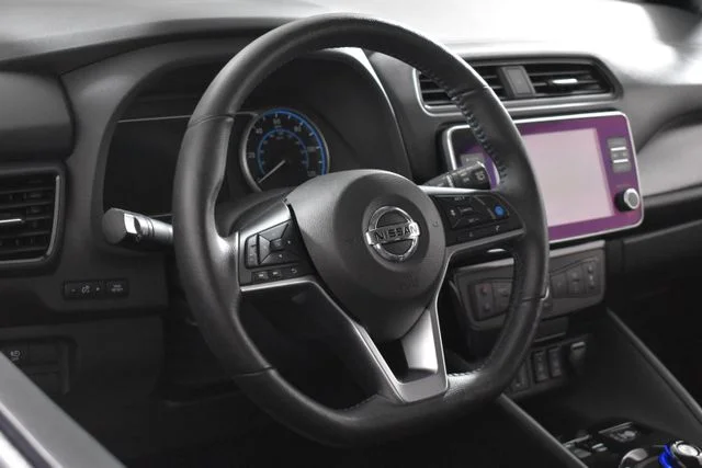 Used 2022 Silver Nissan SV Plus image 21