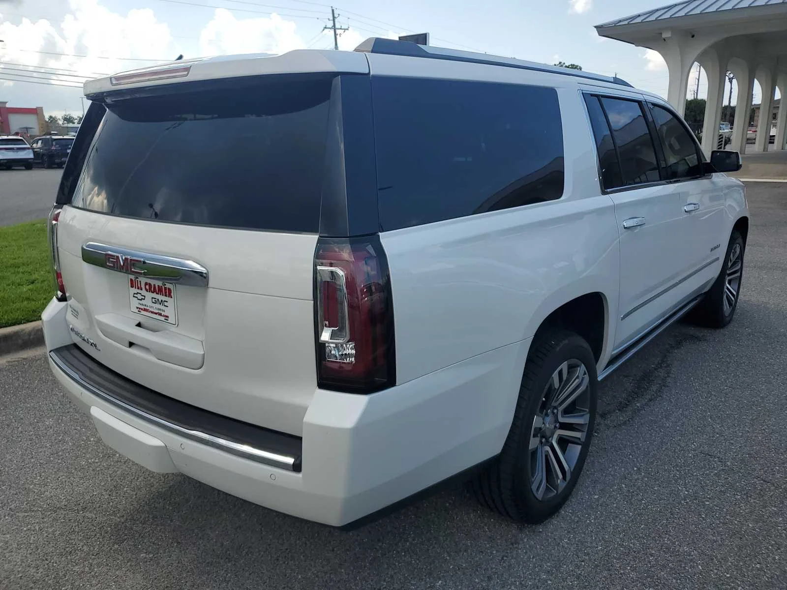 Used 2017 WHITE FROST TRICOAT GMC Denali image 6