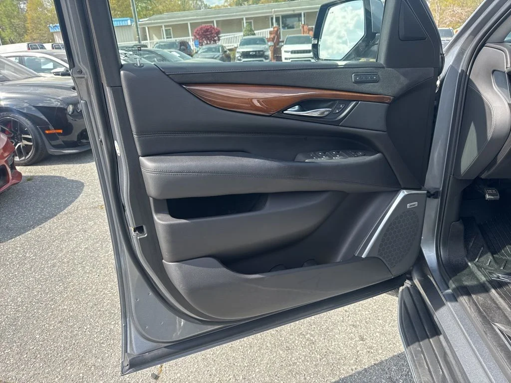 Used 2020 Gray Cadillac Luxury image 27