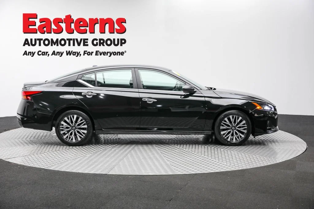 Used 2024 Black Nissan 2.5 SV image 4