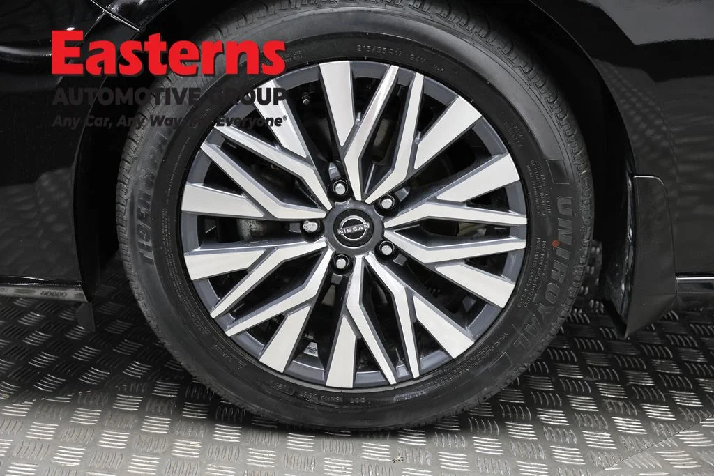 Used 2023 Black Nissan 2.5 SV image 33