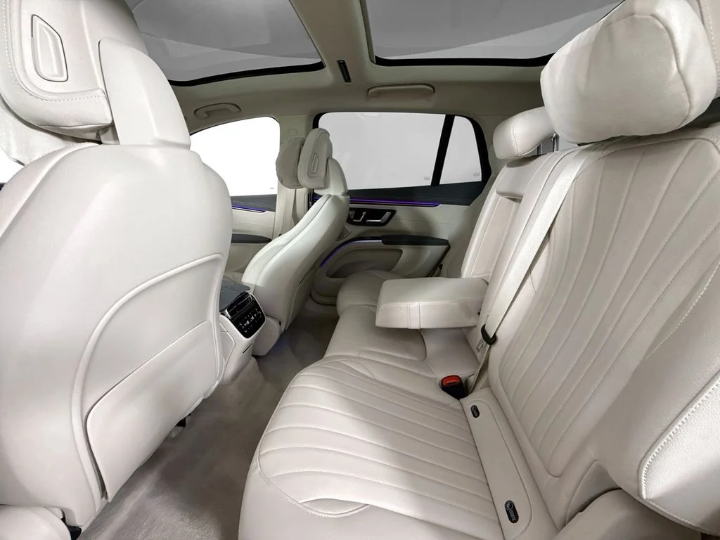 Used 2023 Green Mercedes-Benz 450 image 24