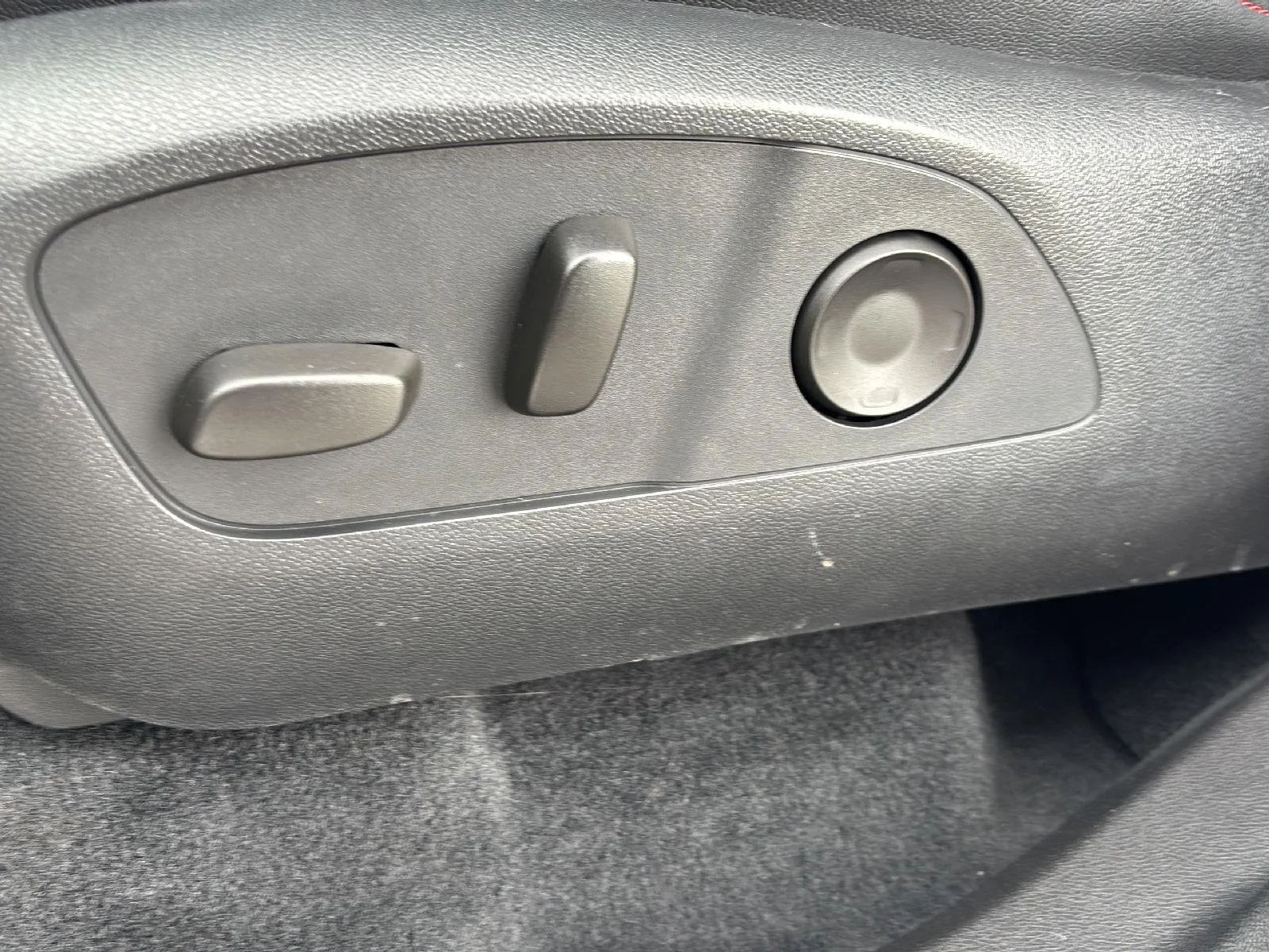 Used 2024 Summit White Chevrolet Z71 image 18