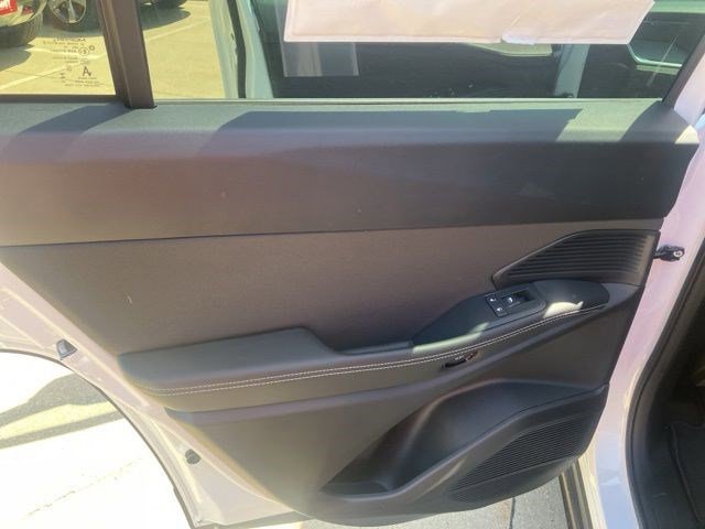 New 2026 Bright White Clear-Coat Exterior Paint Jeep Laredo image 18