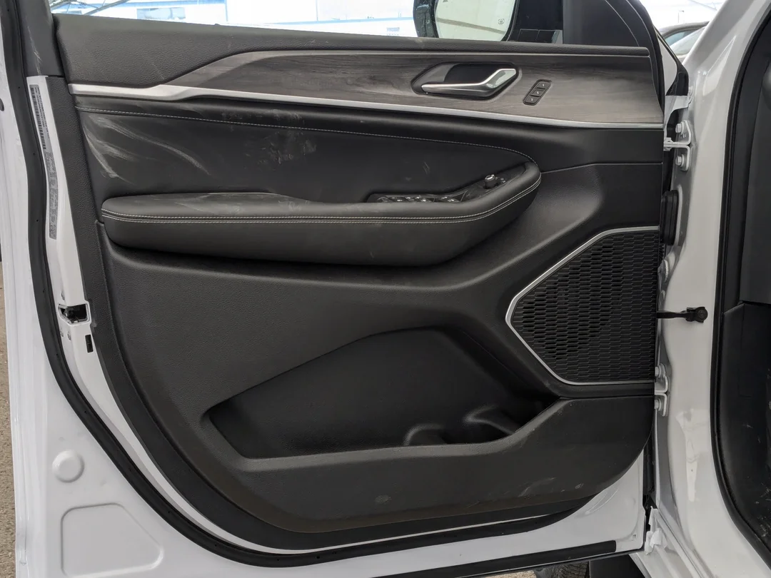 New 2026 White Jeep Limited Reserve - - 4x4 - Panoramic Sunroof - Nappa Leather - Ventilated Seats & More! image 12