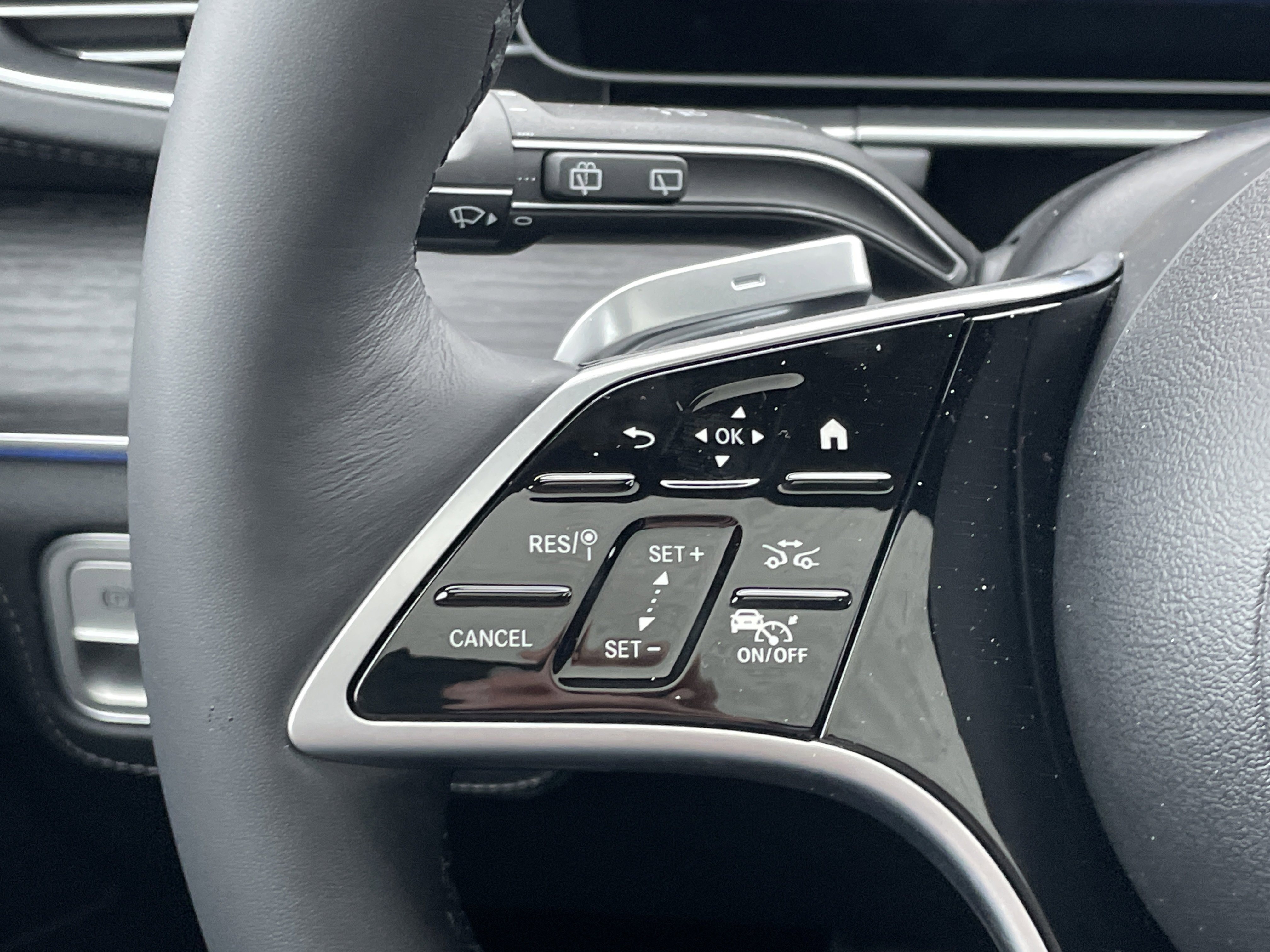 New 2026 Obsidian Black Metallic Mercedes-Benz GLE 580 4MATIC® SUV image 25