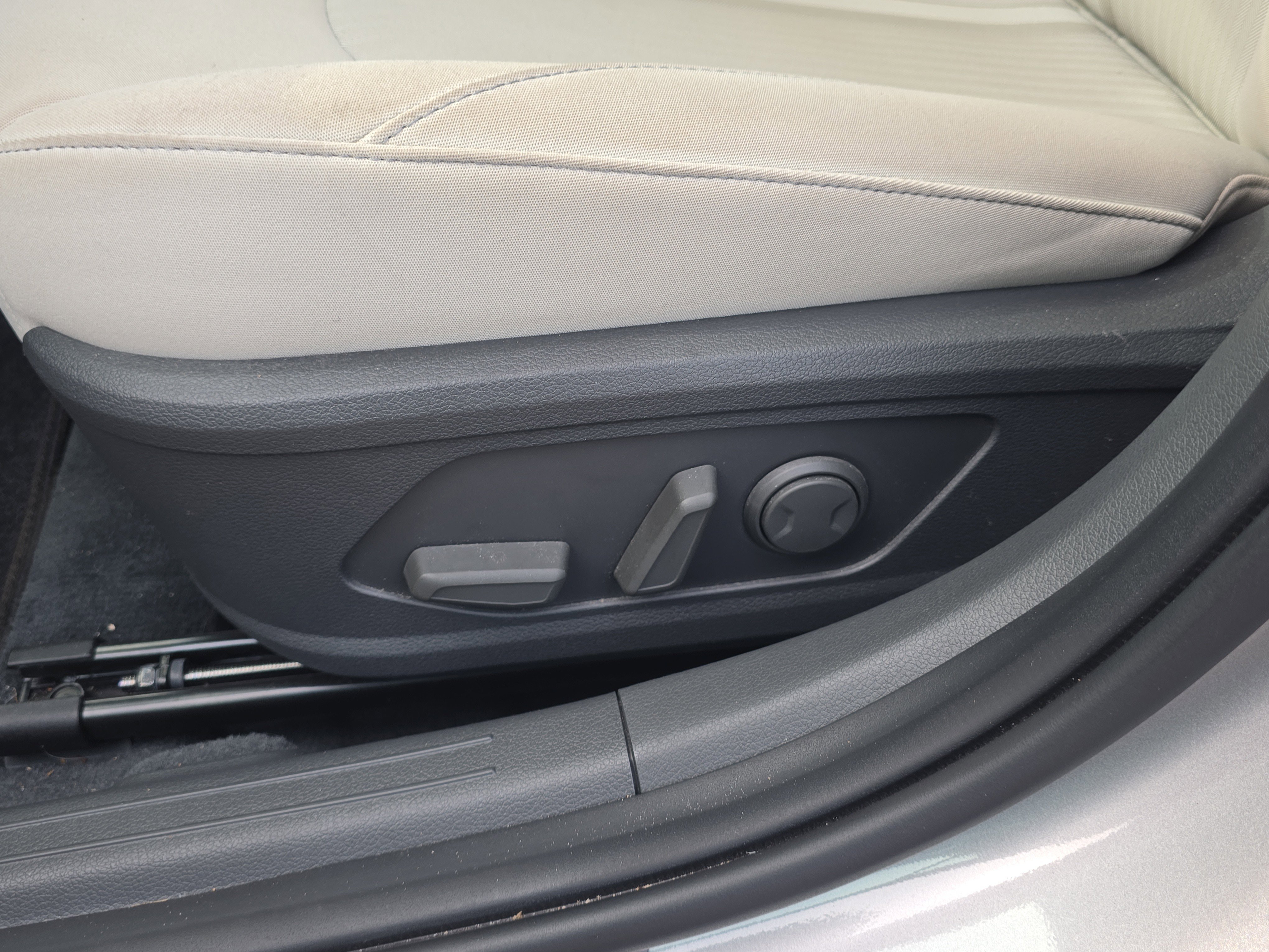 Used 2021 Shimmering Silver Pearl Hyundai SEL image 20