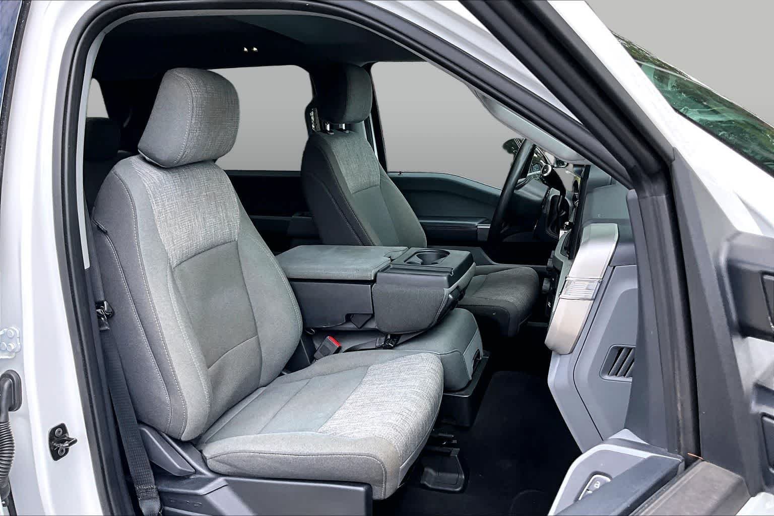 Used 2025 Oxford White Ford XLT image 9