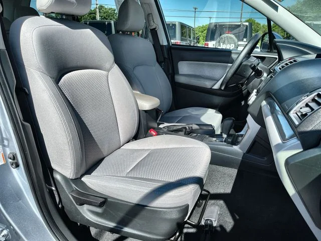 Used 2018 Silver Subaru 2.5i Premium image 27