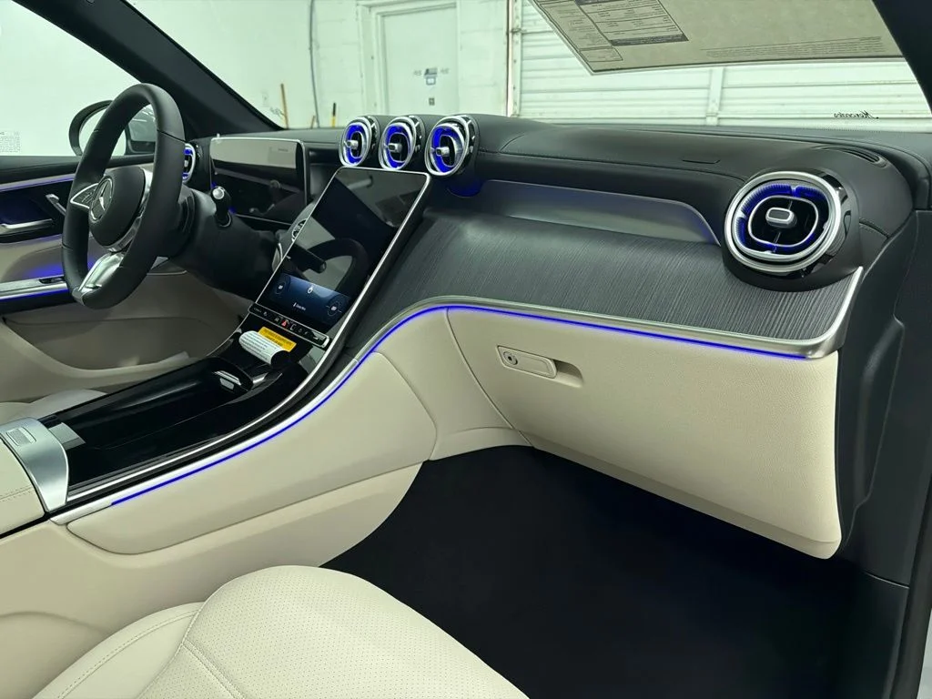 New 2027 White Mercedes-Benz GLC 300 image 26