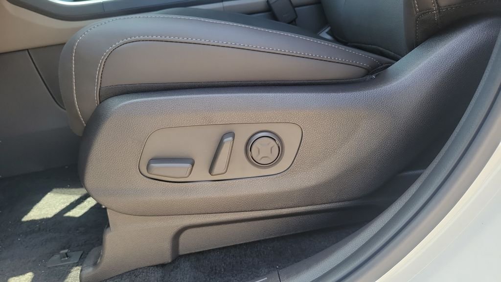 New 2026 Snow White Pearl Kia EX image 16