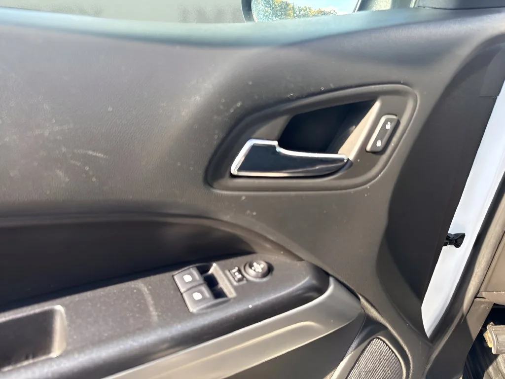 Used 2022 White Chevrolet LT image 23