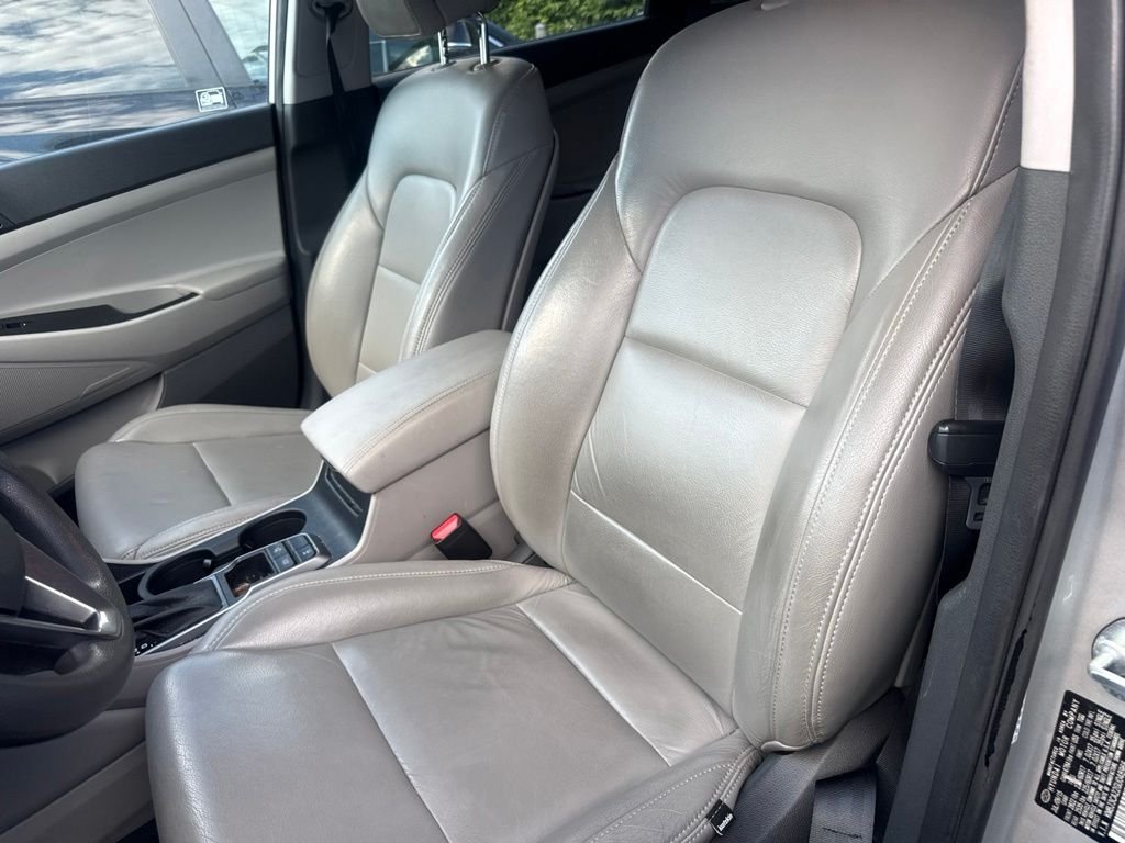 Used 2016 Silver Hyundai Eco image 10