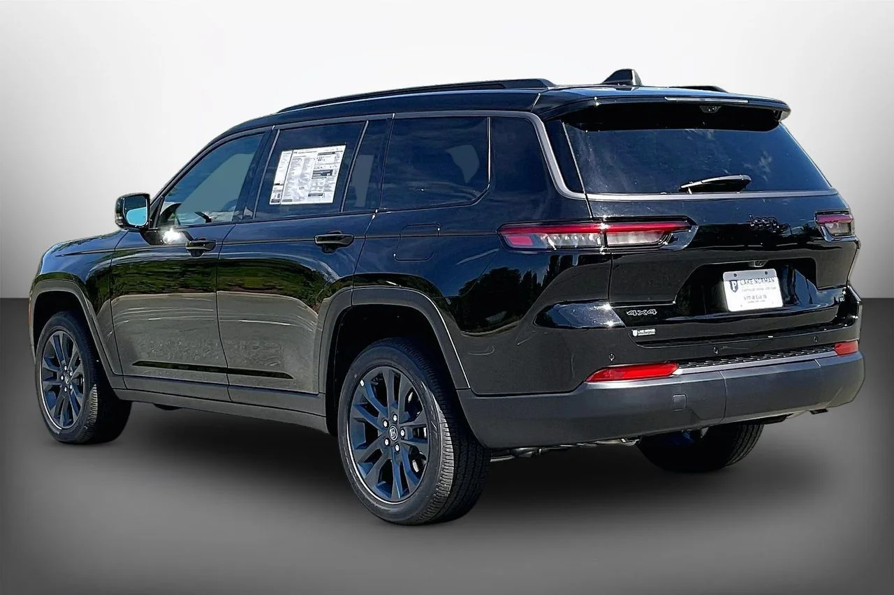 New 2026 Diamond Black Crystal Pearlcoat Jeep 85TH ANNIVERSARY EDITION image 6