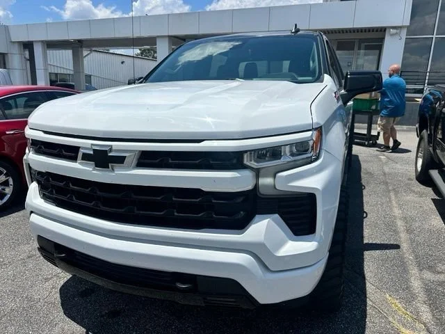 Used 2024 Summit White Chevrolet RST image 6