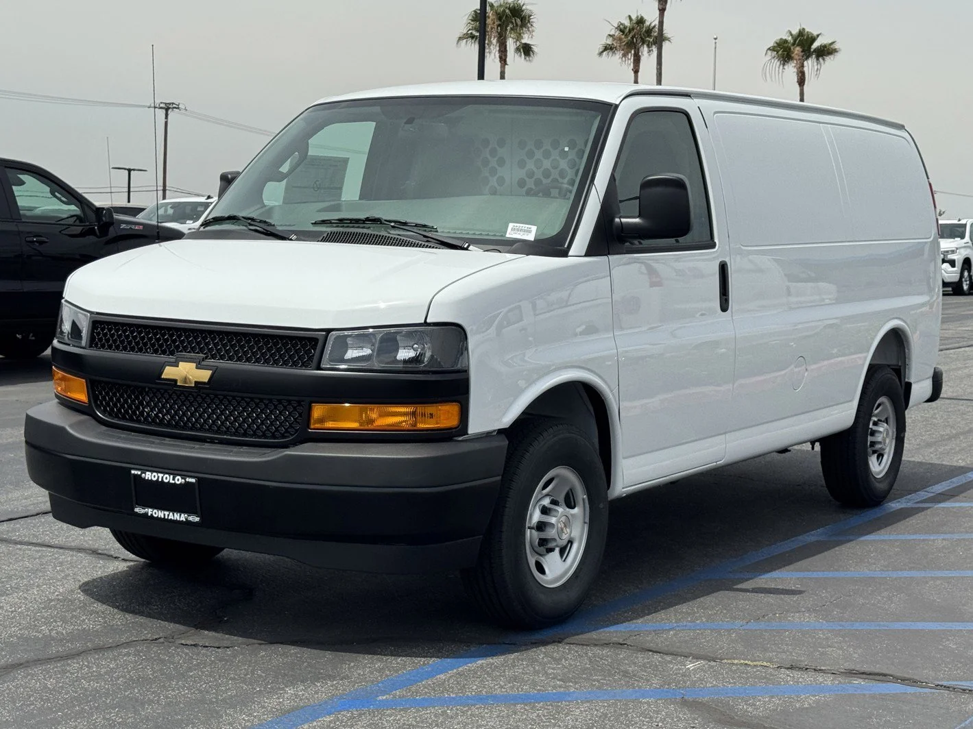 New 2026 Summit White Chevrolet WT image 3