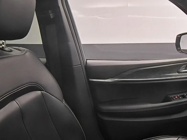 Used 2025 White Jeep Limited image 34