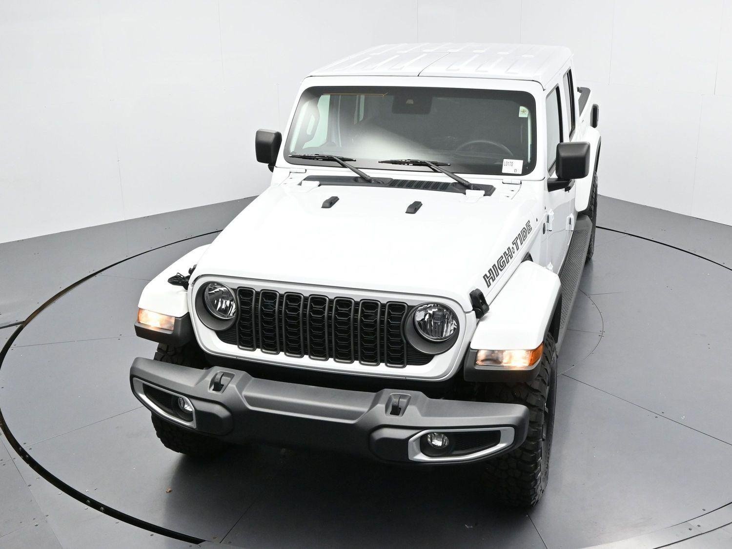 Used 2025 White Jeep High Tide image 33