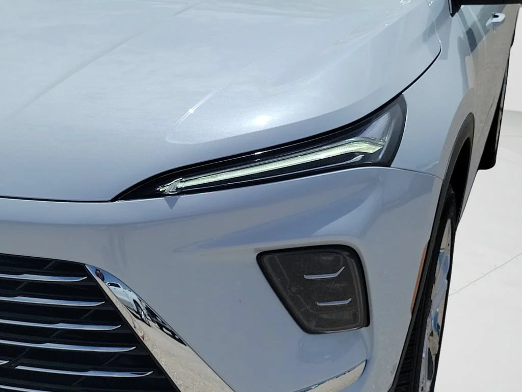 New 2026 Iridescent White Tricoat Buick Preferred image 26