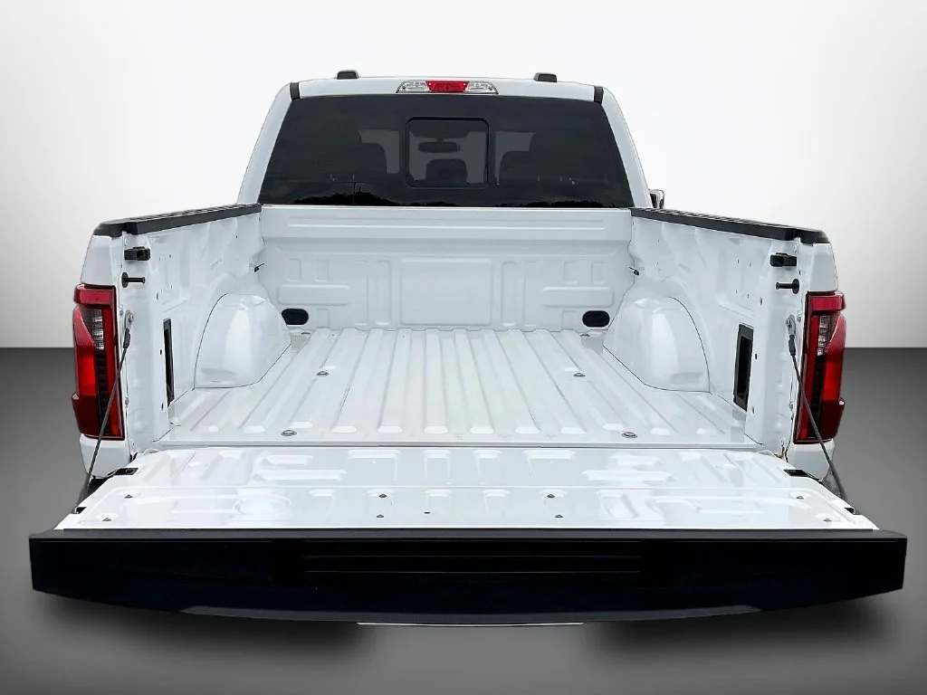 New 2026 Oxford White Ford XLT image 17