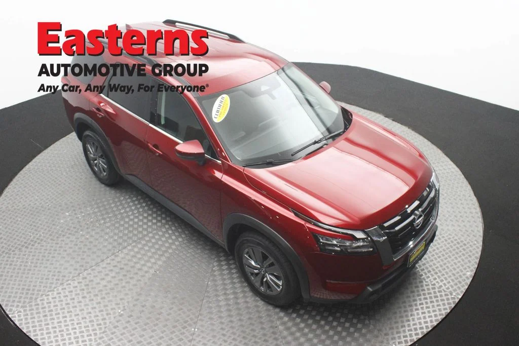 Used 2025 Red Nissan SV image 3