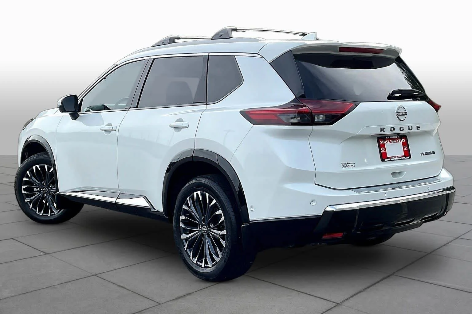Used 2025 Everest White Pearl Nissan Platinum image 23