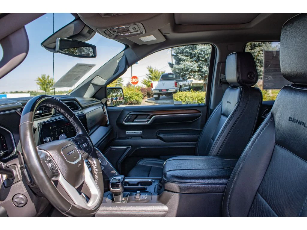 Used 2024 Onyx Black GMC Denali image 32