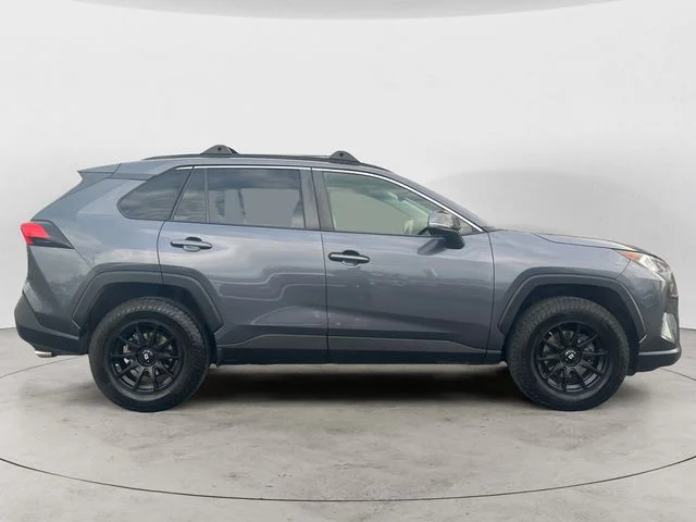 Used 2019 Gray Toyota XLE Premium image 6
