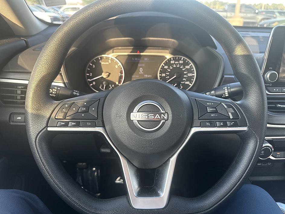 Used 2023 Pearl White Tricoat Nissan 2.5 SV image 23