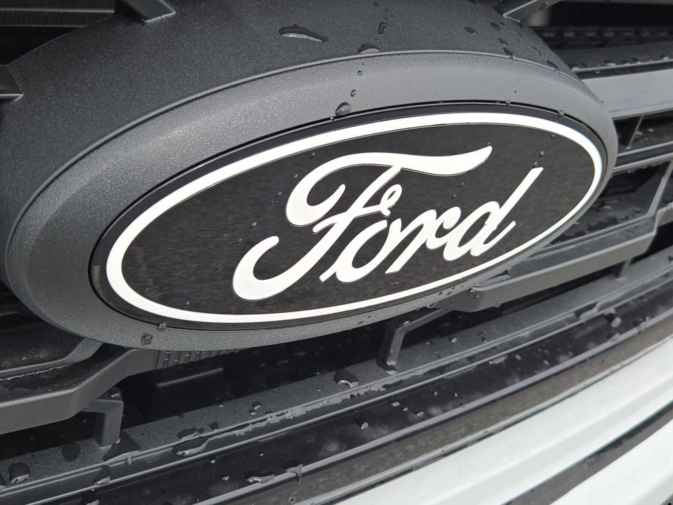 New 2026 Oxford White Ford XLT image 17