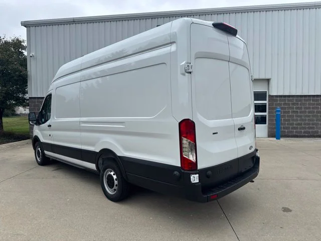 New 2027 White Ford Base image 9