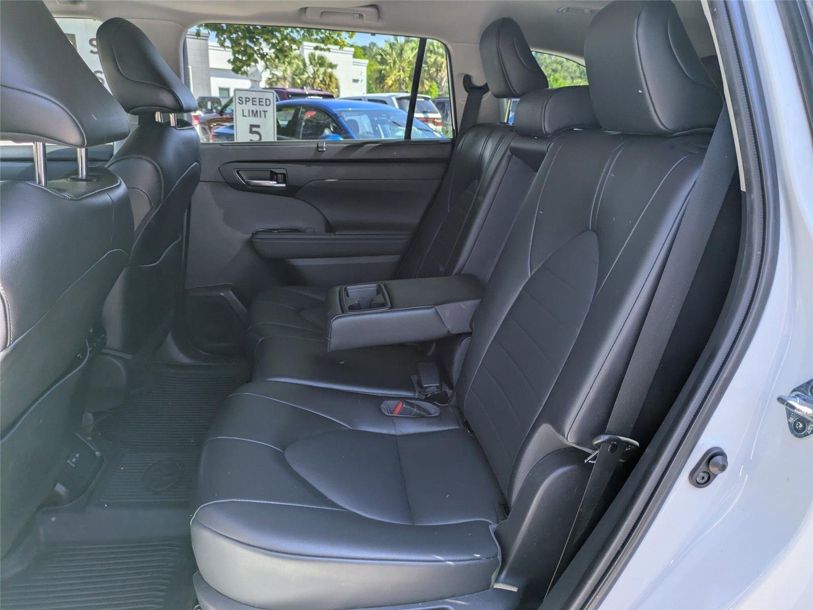 Used 2022 Wind Chill Pearl Toyota XLE image 17